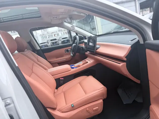 Leapmotor C10 — Фото автомобиля 12