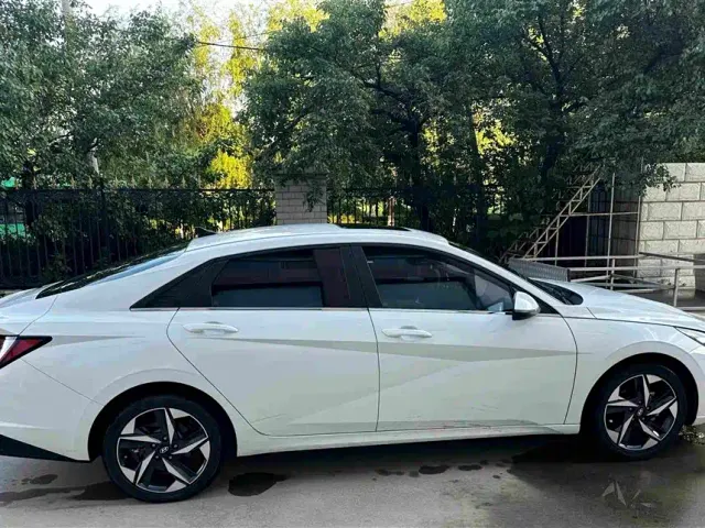Hyundai Elantra — Фото автомобиля 14