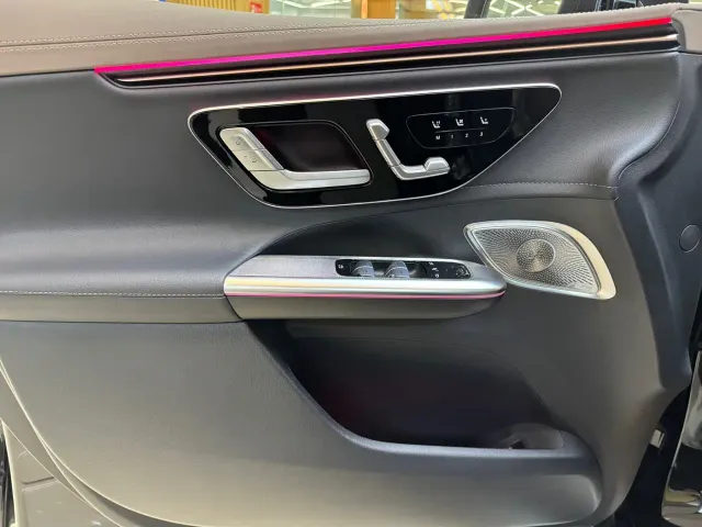 Mercedes-Benz EQE SUV — Фото автомобиля 10
