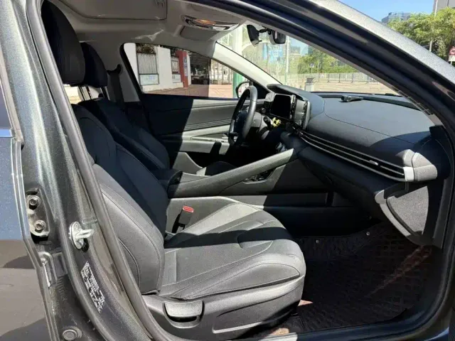 Hyundai Elantra — Фото автомобиля 6