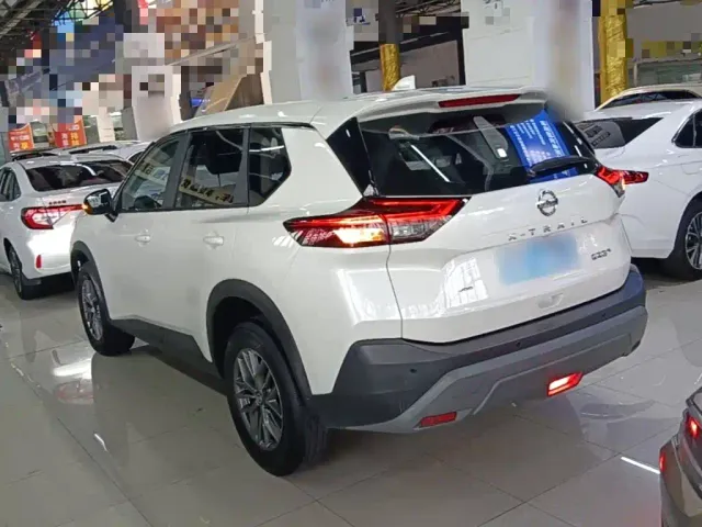 Nissan X-Trail — Фото автомобиля 4