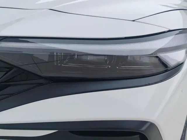 Hyundai Elantra — Фото автомобиля 5