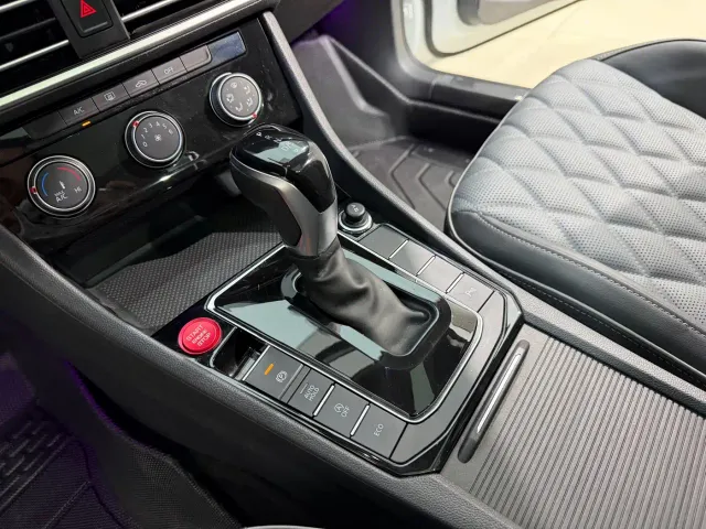 Volkswagen Sagitar — Фото автомобиля 8