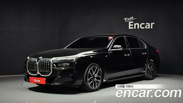 Фотография автомобиля — BMW i7 G70