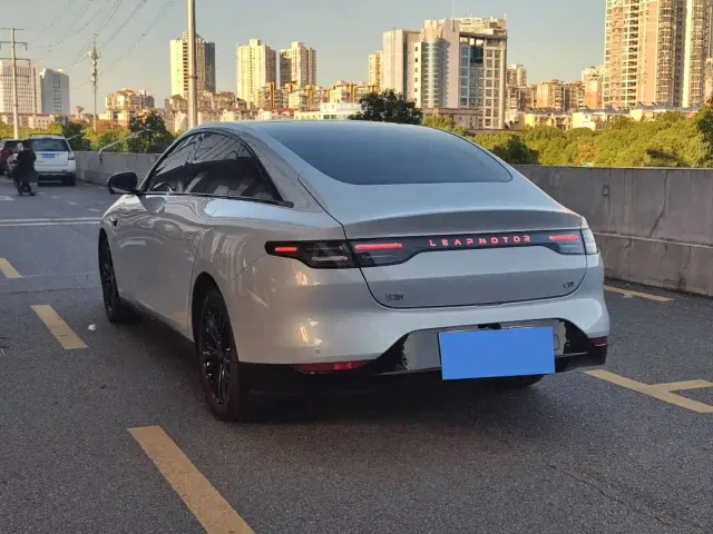 Leapmotor C01 — Фото автомобиля 9