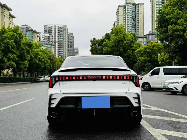 Lynk & Co 03 — Фото автомобиля 6
