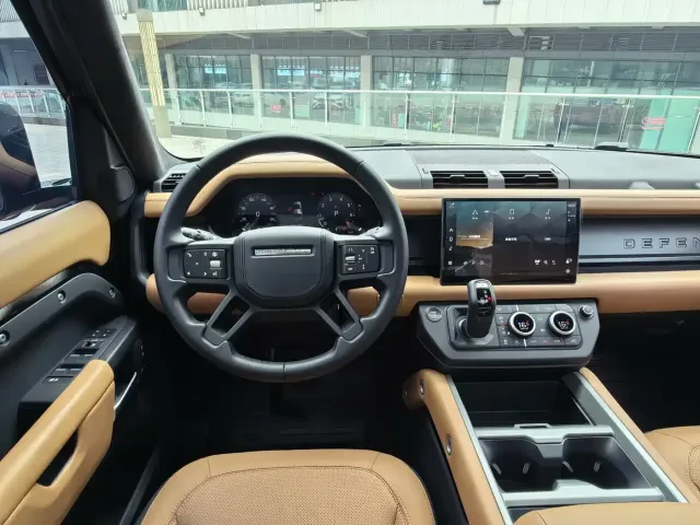 Land Rover Defender — Фото автомобиля 7