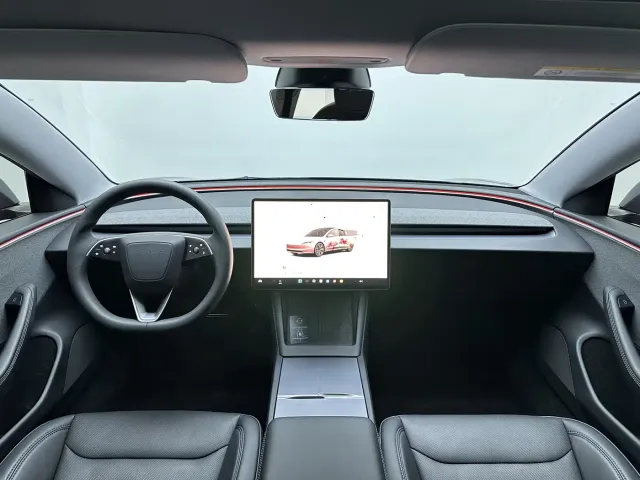 Tesla Model 3 — Фото автомобиля 14