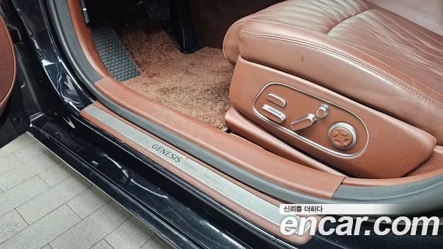 Genesis G90 Бензин 3.5 турбо AWD — Фото автомобиля 26