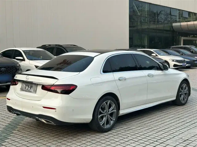 Mercedes-Benz E-Class — Фото автомобиля 20
