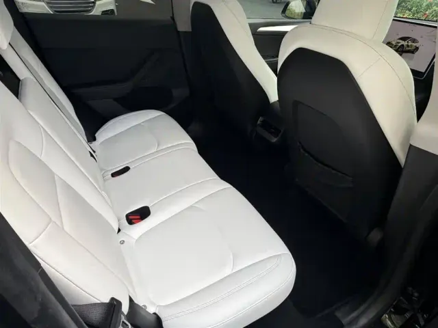 Tesla Model Y — Фото автомобиля 10