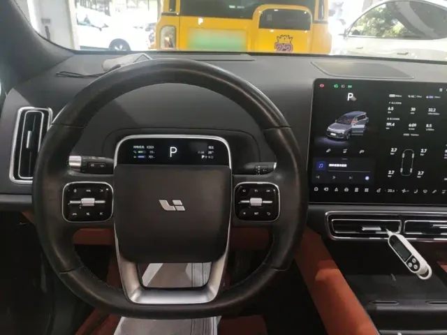 Li Auto L9 — Фото автомобиля 10