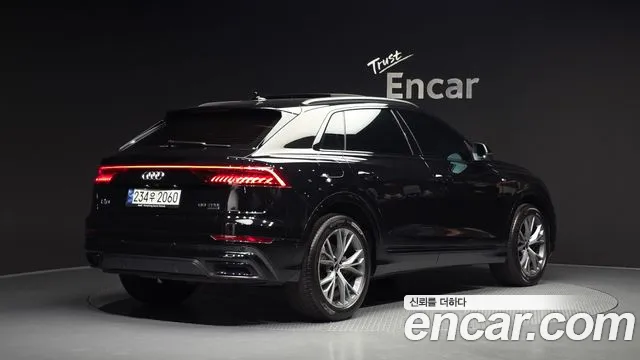 Audi Q8 55 TFSI quattro Premium — Фото автомобиля 2