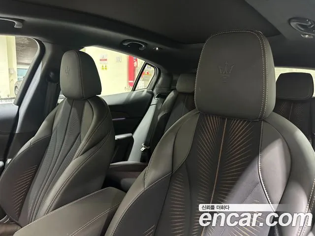Maserati Grecale — Фото автомобиля 10