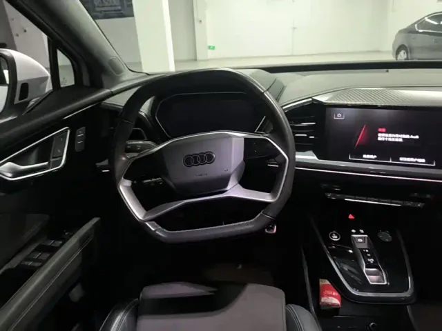 Audi Q4 e-tron — Фото автомобиля 10