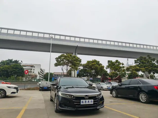 Honda Accord — Фото автомобиля 3