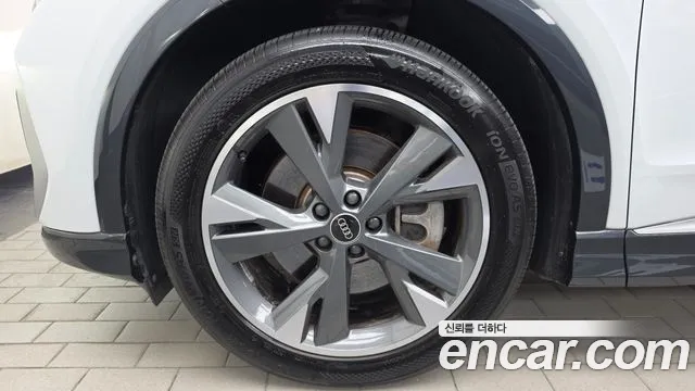 Audi Q4 e-tron — Фото автомобиля 5
