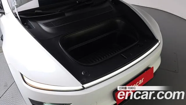 Tesla Model Y — Фото автомобиля 6