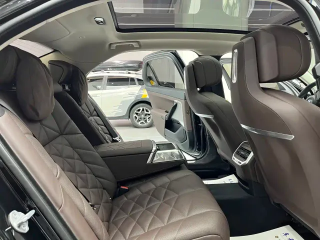 BMW 7 Series — Фото автомобиля 16