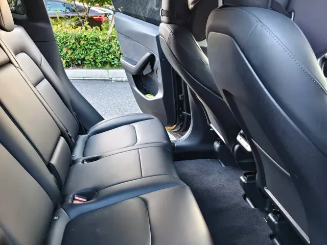 Tesla Model Y — Фото автомобиля 10