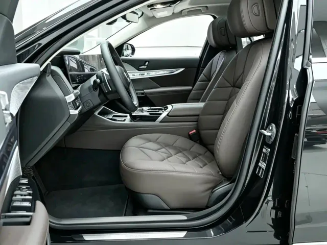 BMW 7 Series — Фото автомобиля 7