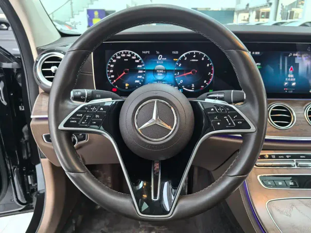 Mercedes-Benz E-Class — Фото автомобиля 8