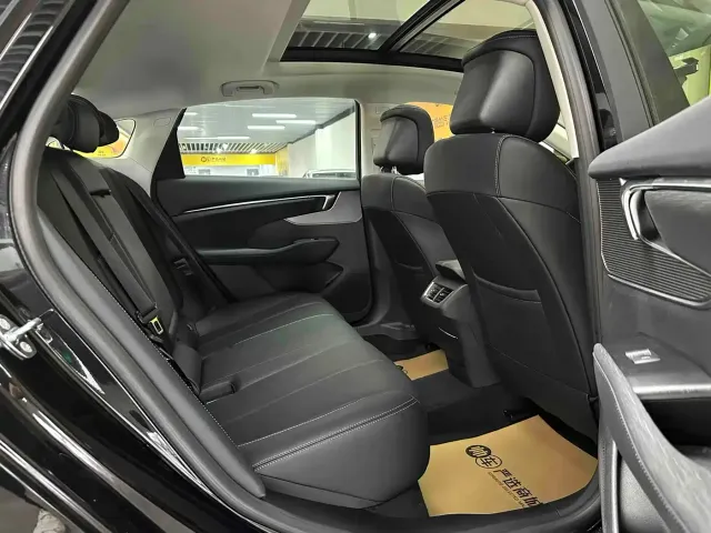 Buick LaCrosse 2025 Model 28T Platinum Edition — Фото автомобиля 10