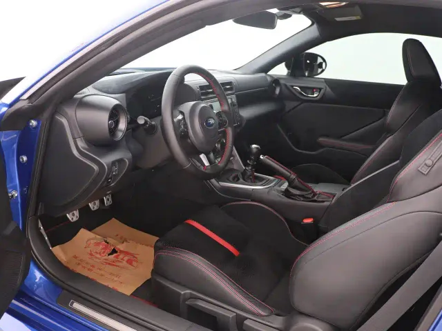 Subaru BRZ — Фото автомобиля 10