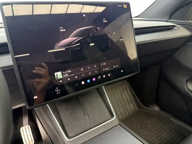 Tesla Model Y — Фото автомобиля 15