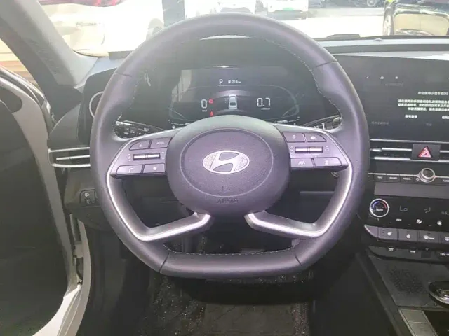 Hyundai Elantra — Фото автомобиля 9