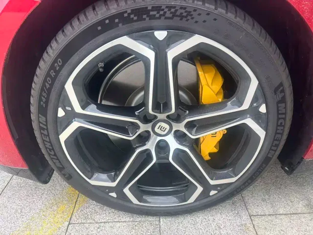 Xiaomi SU7 — Фото автомобиля 15