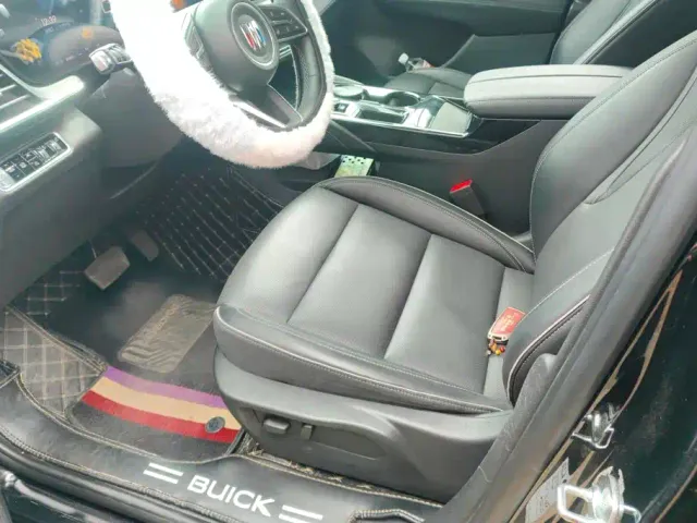 Buick Envision Plus — Фото автомобиля 9