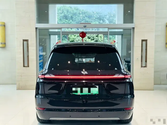 Li Auto L9 — Фото автомобиля 8