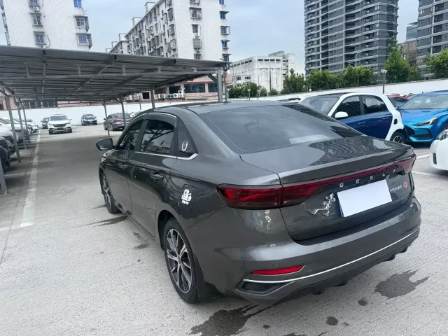Geely Emgrand — Фото автомобиля 12