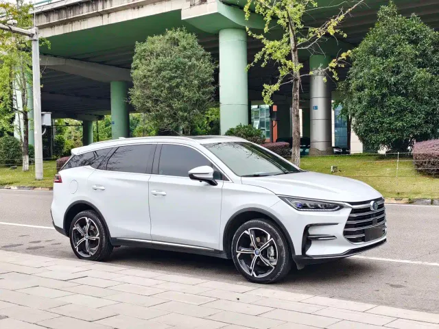 BYD Tang — Фото автомобиля 3