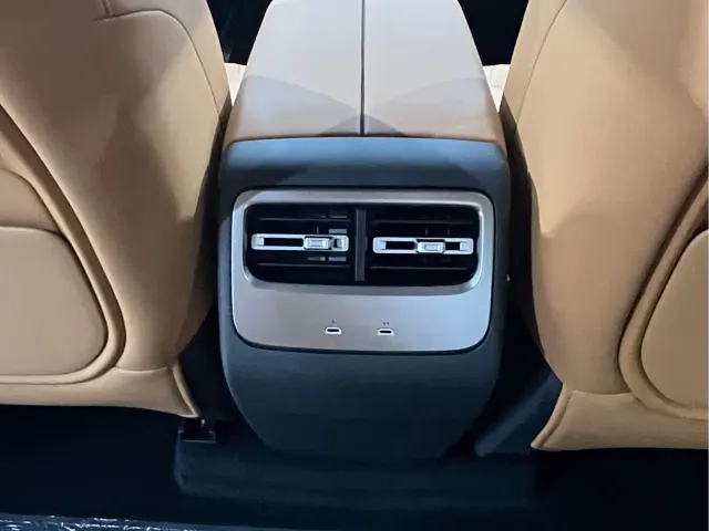 iCAR V27 — Фото автомобиля 15