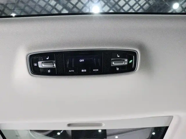 Roewe iMAX8 — Фото автомобиля 13