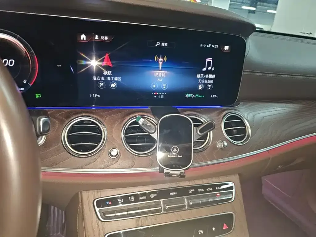 Mercedes-Benz Mercedes-Benz E-Class 2023 Facelift E 300 L Luxury — Фото автомобиля 12