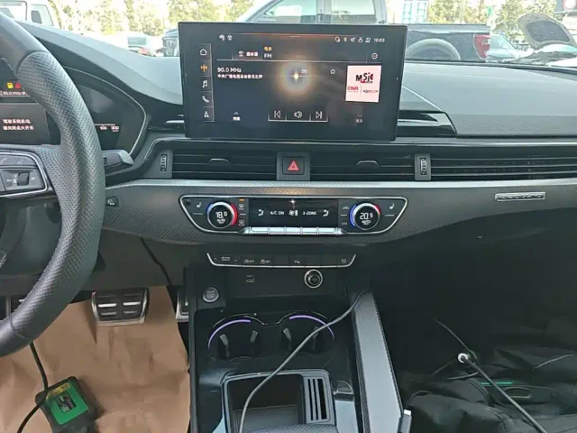 Audi A4L — Фото автомобиля 12