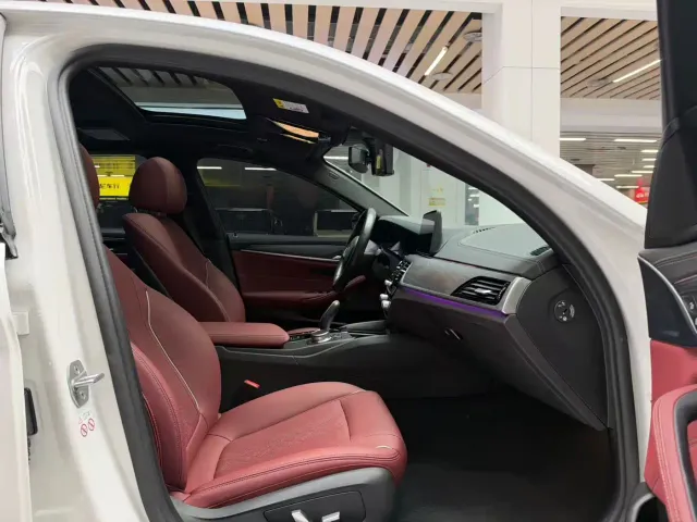 BMW 5 Series — Фото автомобиля 17