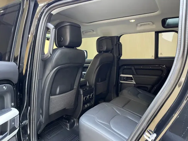 Land Rover Defender — Фото автомобиля 13