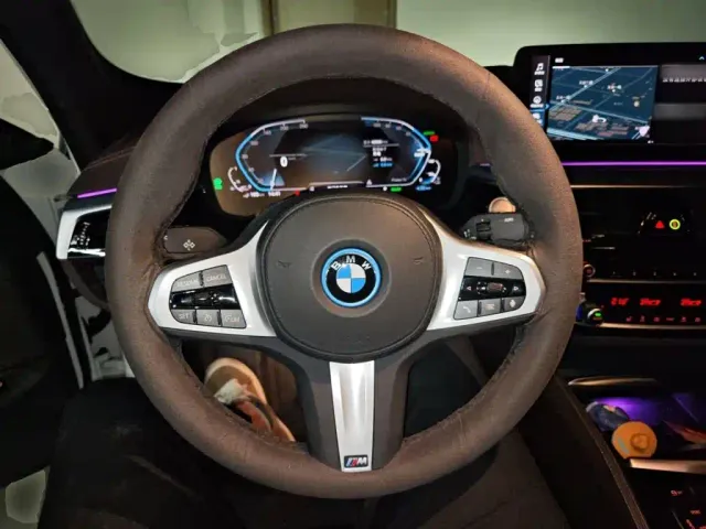 BMW 5 Series — Фото автомобиля 11