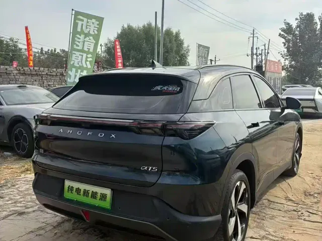 Arcfox Alpha T5 — Фото автомобиля 9