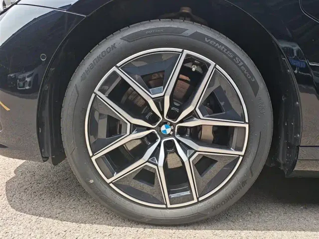 BMW i5 — Фото автомобиля 6