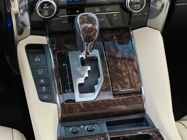 Toyota Alphard — Фото автомобиля 22
