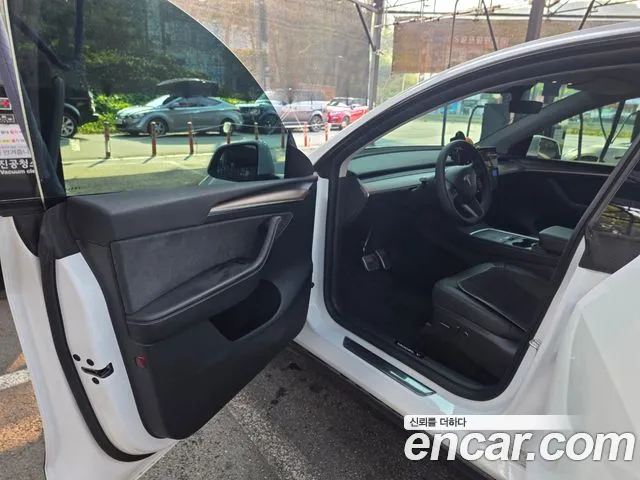 Tesla Model Y — Фото автомобиля 10