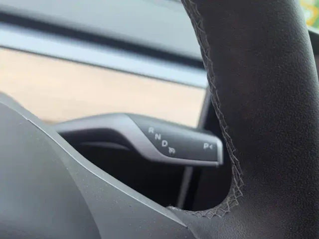 Tesla Model 3 — Фото автомобиля 16