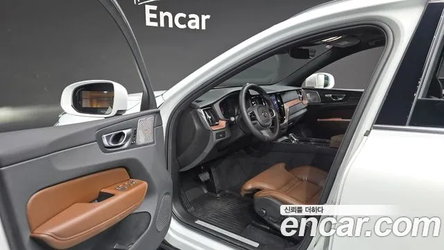 Volvo XC60 2nd Gen — Фото автомобиля 15
