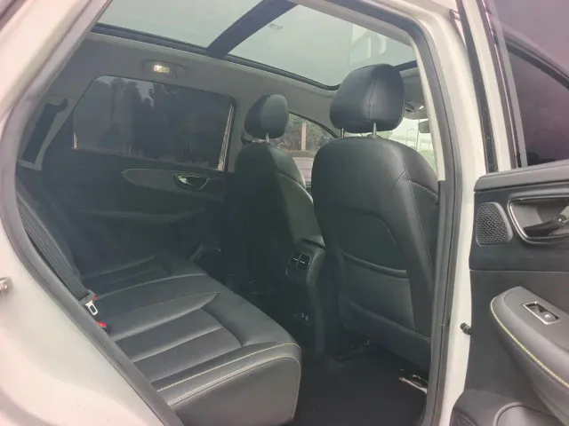 Roewe RX5 — Фото автомобиля 8