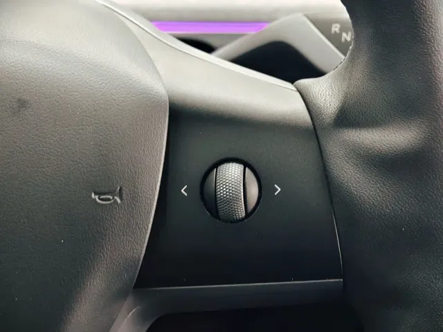 Tesla Model Y — Фото автомобиля 16